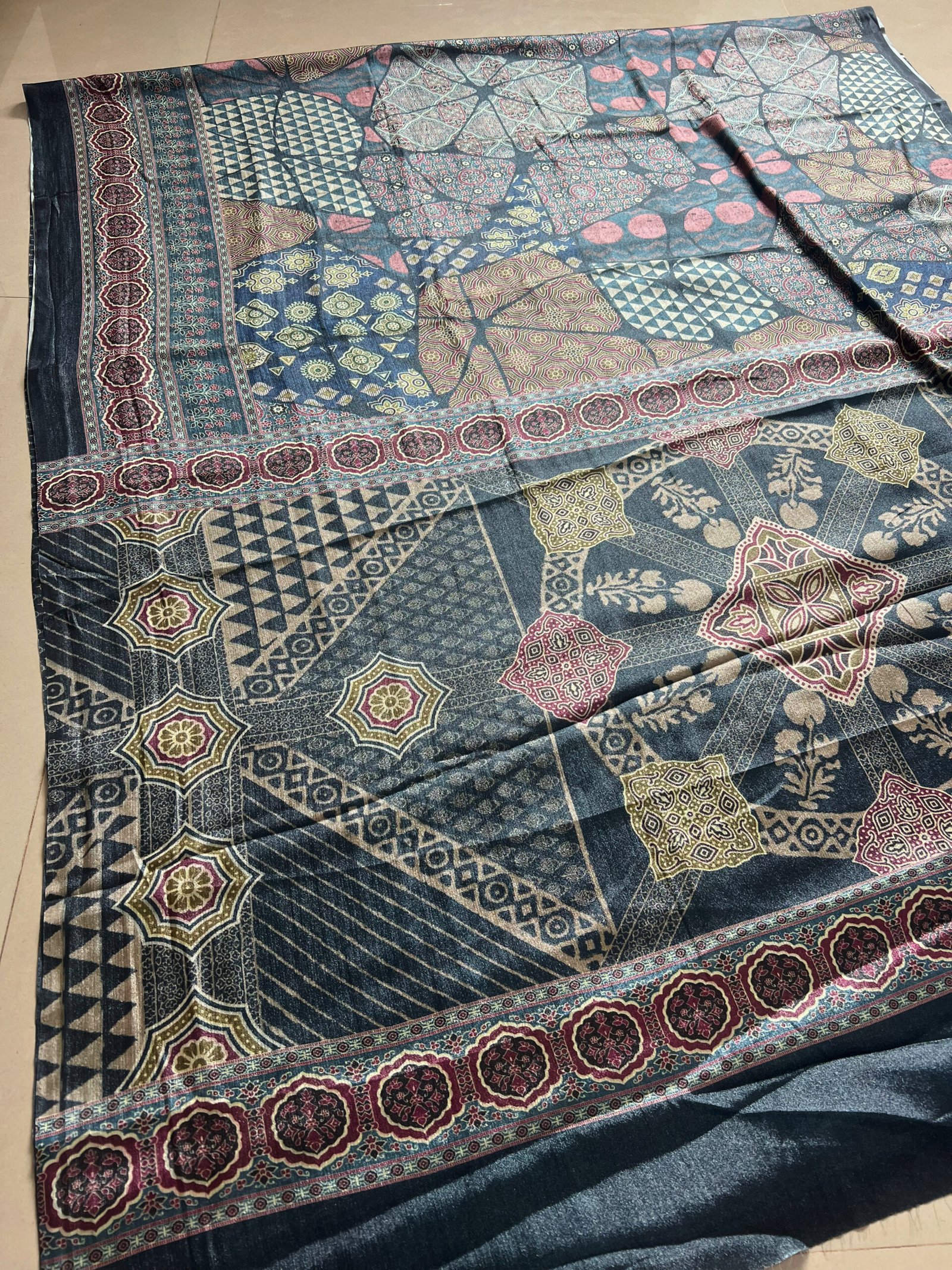 Exclusive Printed Shimmer Saree - Image 3